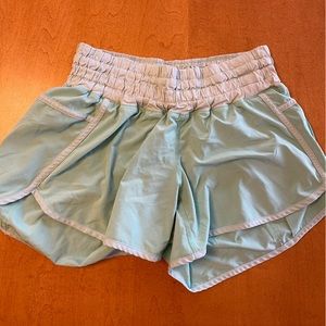 Lululemon Tracker short, size 8 - seafoam green
